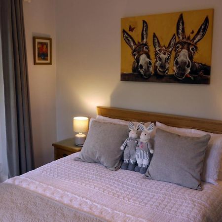 סירנססטר Cosy Stone Cottage, The Bungalow Perrotts Brook מראה חיצוני תמונה