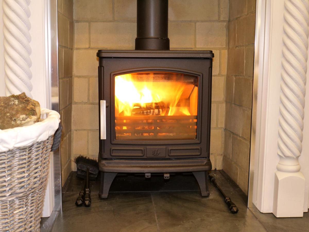 סירנססטר Cosy Stone Cottage, The Bungalow Perrotts Brook מראה חיצוני תמונה