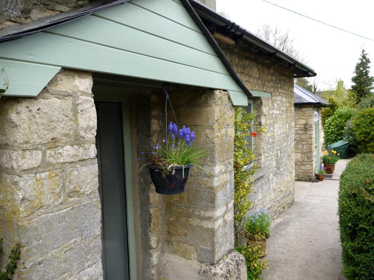 סירנססטר Cosy Stone Cottage, The Bungalow Perrotts Brook מראה חיצוני תמונה