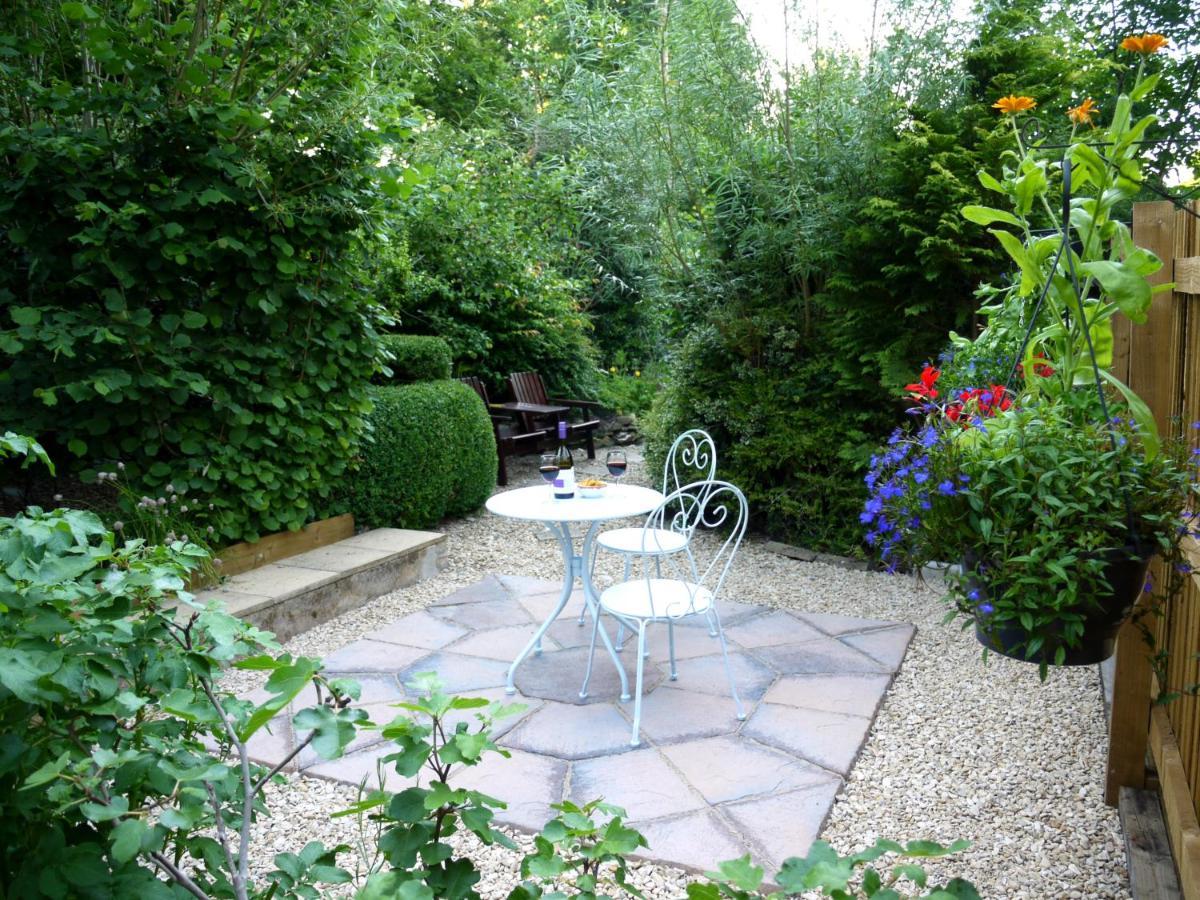 סירנססטר Cosy Stone Cottage, The Bungalow Perrotts Brook מראה חיצוני תמונה