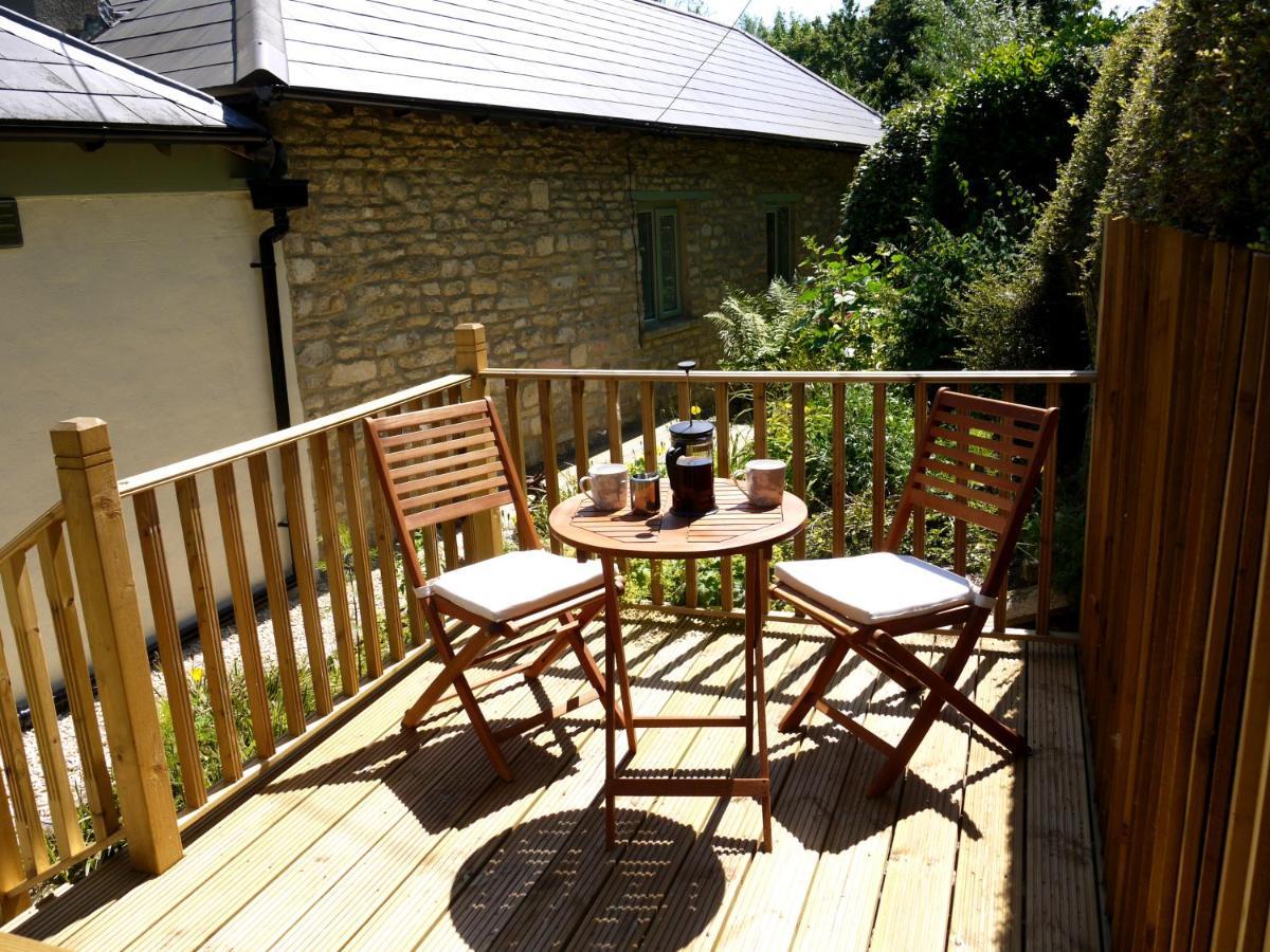 סירנססטר Cosy Stone Cottage, The Bungalow Perrotts Brook מראה חיצוני תמונה