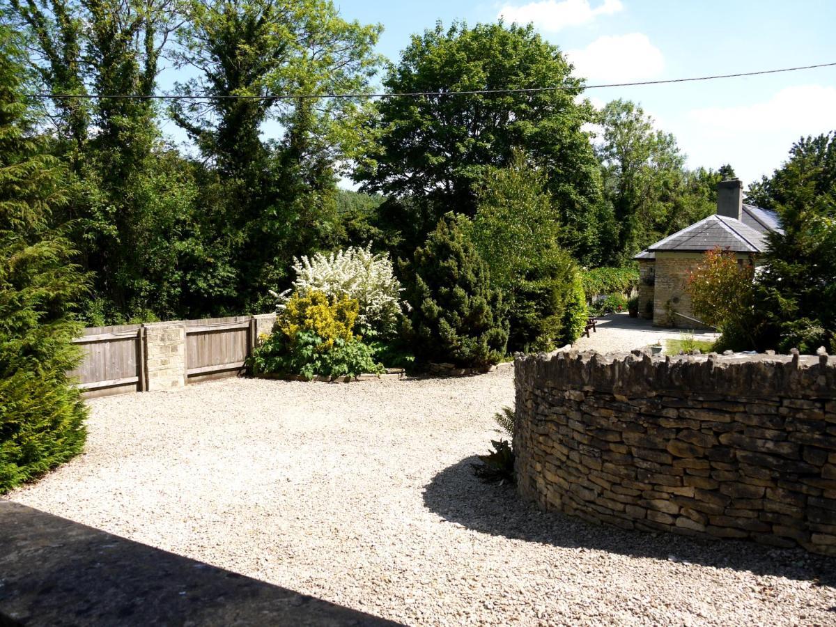סירנססטר Cosy Stone Cottage, The Bungalow Perrotts Brook מראה חיצוני תמונה