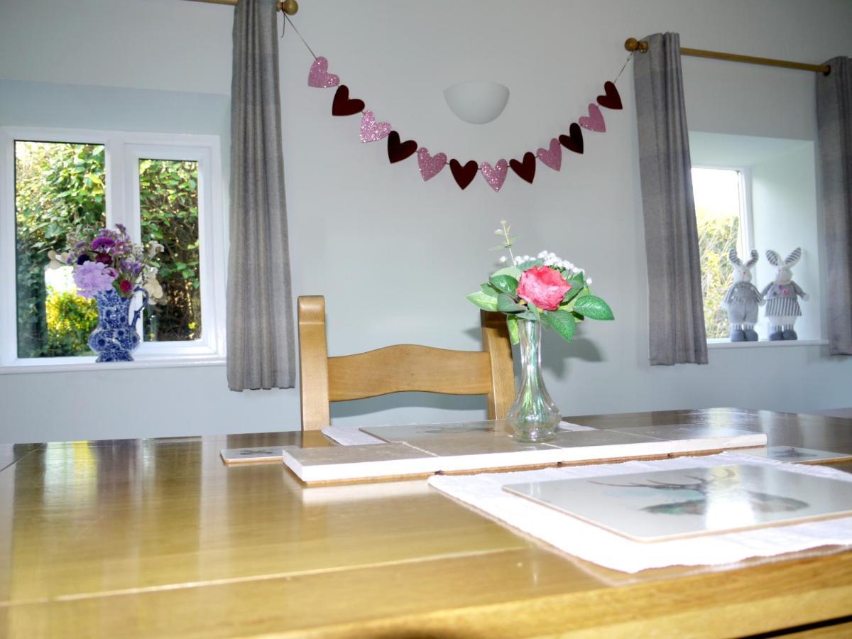 סירנססטר Cosy Stone Cottage, The Bungalow Perrotts Brook מראה חיצוני תמונה