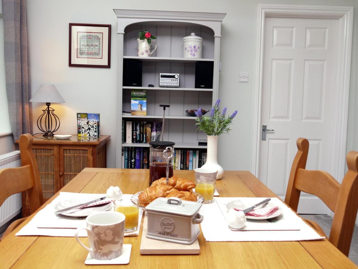 סירנססטר Cosy Stone Cottage, The Bungalow Perrotts Brook מראה חיצוני תמונה