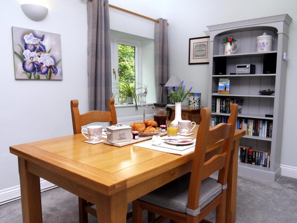 סירנססטר Cosy Stone Cottage, The Bungalow Perrotts Brook מראה חיצוני תמונה