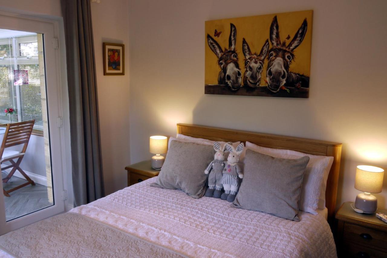 סירנססטר Cosy Stone Cottage, The Bungalow Perrotts Brook מראה חיצוני תמונה